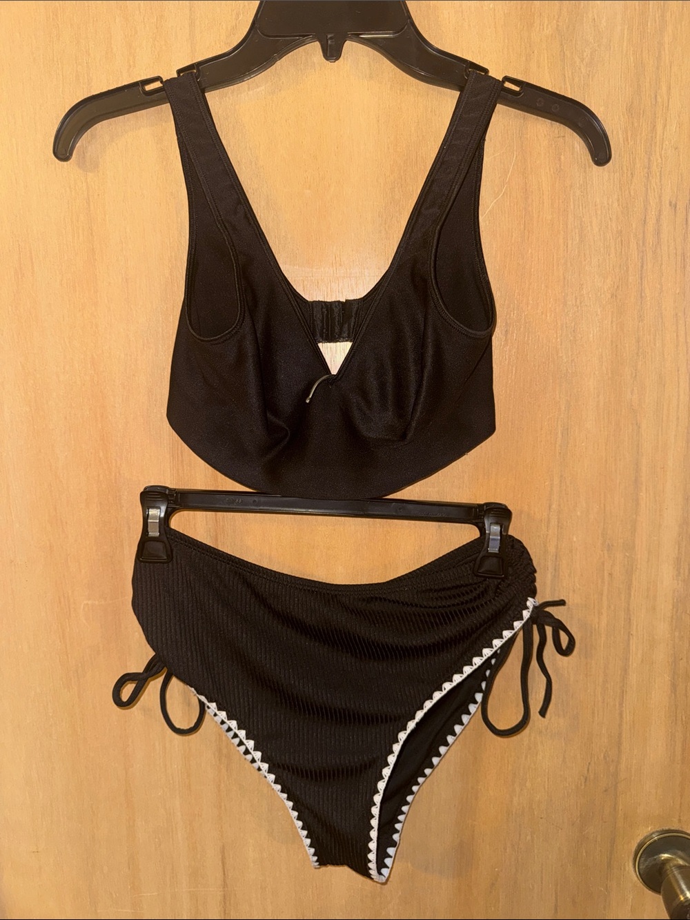 Black Supportive Wire-Free Bra/Bikini Top and High Side on Legs Bottoms Medium